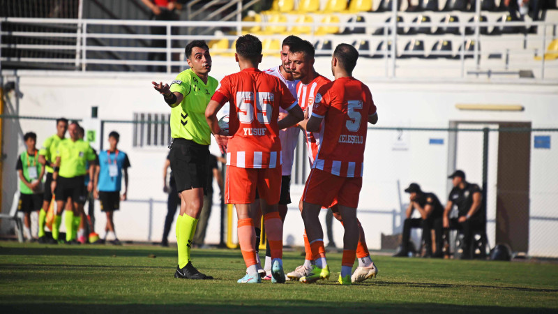 ADANA TARAFTARI HAKEM ONAT'A TEPKİLİ