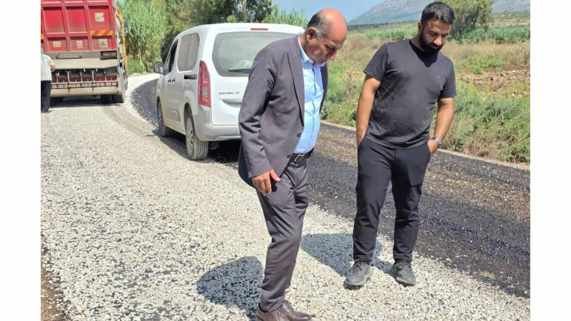 Yumurtalık’ta temizlik ve yol çalışmaları hız kesmeden sürüyor